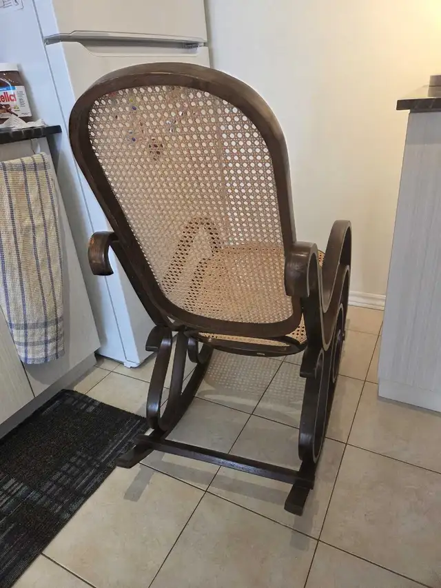 Rocking Chair in Chairs & Recliners in City of Toronto - Image 6