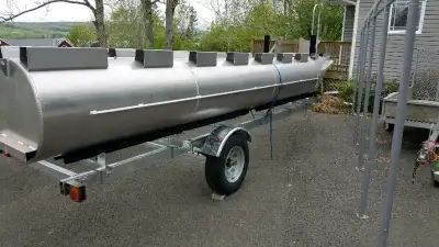 17ft alumiuim Center Pontoon - Update to a Tritoon 1x 17ft x 24 inch aluminium Center Pontoon for sa...