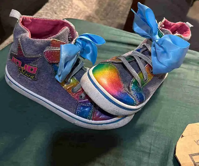 Size 13 jojo siwa shoes in Kids & Youth in Ottawa - Image 2