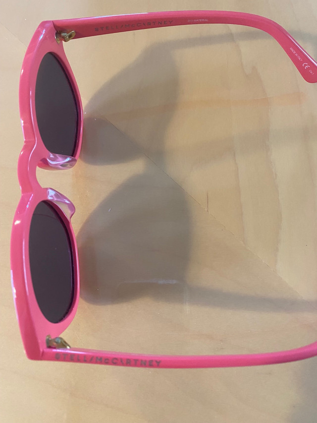 Stella McCartney Hot Pink designer sunglasses  in Other in Annapolis Valley - Image 2