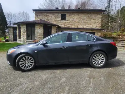 Buick Regal 2011 grise Intérieur en cuir noir Automatique à 6 rapports (Hydra-Matic 6T45) 4 cylindre...