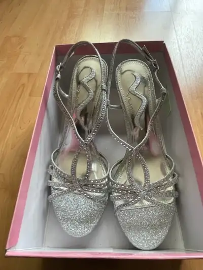 ***BRAND NEW*** Nina Bettina Silver Glitter Heels - Size 8M, Voir plus