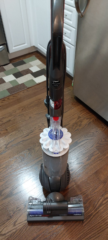 Dyson Slimball upright vacuum. In great condition. $250. in Vacuums in Kitchener / Waterloo