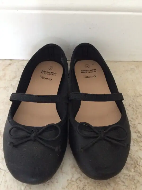 Many Girls Shoes (sizes 2 - 9) in Kids & Youth in Cambridge - Image 3