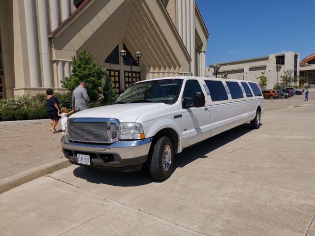 2002 Ford Excursion Stretch Limo in Cars & Trucks in City of Toronto - Image 2