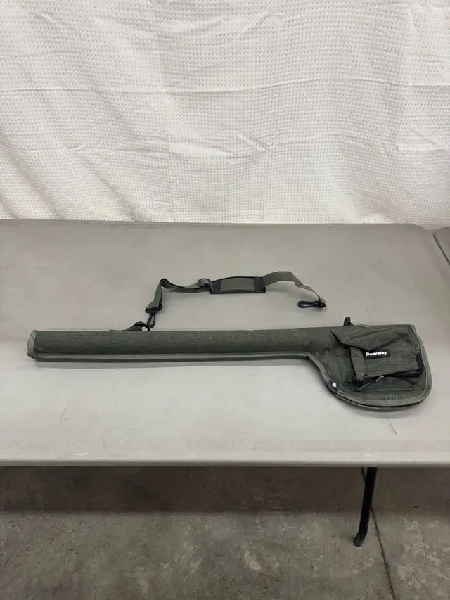 Doorslay Fly Rod Fishing Case 31” in Fishing, Camping & Outdoors in Hamilton - Image 5