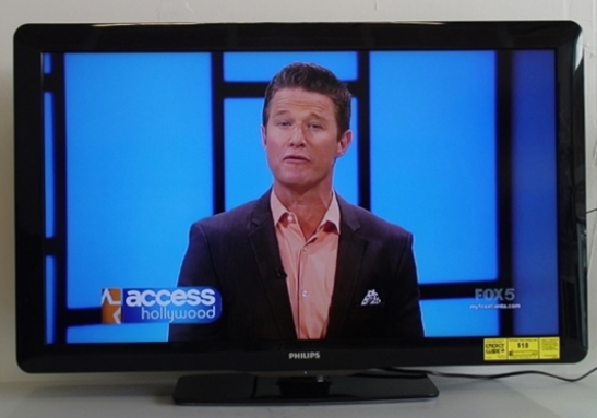 Philips 40 inch LCD HD TV 40PFL3706/F7 with remote in TVs in City of Toronto - Image 2