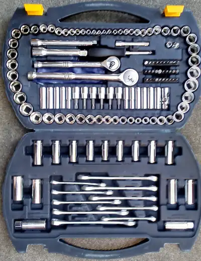 COMPLETE $100 1/2” & 3/8” RATCHET WRENCHES 1/4" socket screwdriver 5" long 1/2"extension 6" long 3/8...