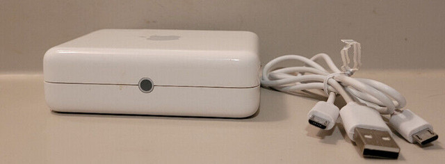 Apple A1084 Portable Wireless Airport Express Base Station in Other in Oshawa / Durham Region - Image 4