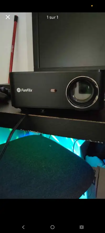 Projecteur funflix a vendre a bonne état. Tu peu aller sur internet avec 50$