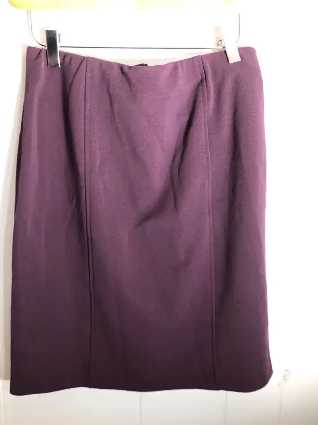 Women’s Burgundy Two Piece Suit. Size 13/11. Like New. in Women's - Dresses & Skirts in Edmonton - Image 3