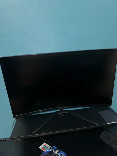 Used like new Screen size is 27” 170 hz