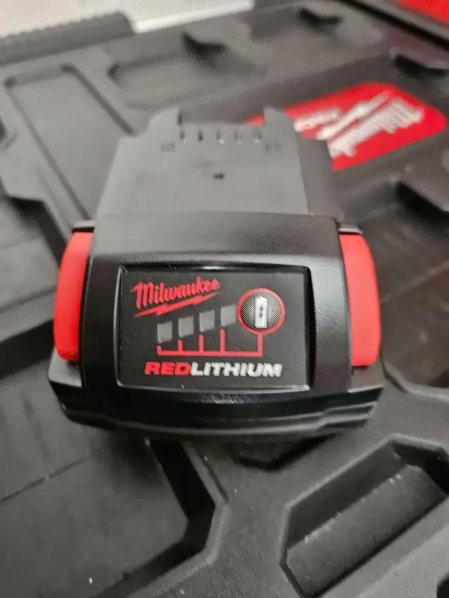 Brand new Milwaukee M18 Fuel 1/4" Hex Impact Driver with Battery in Power Tools in Ottawa - Image 8