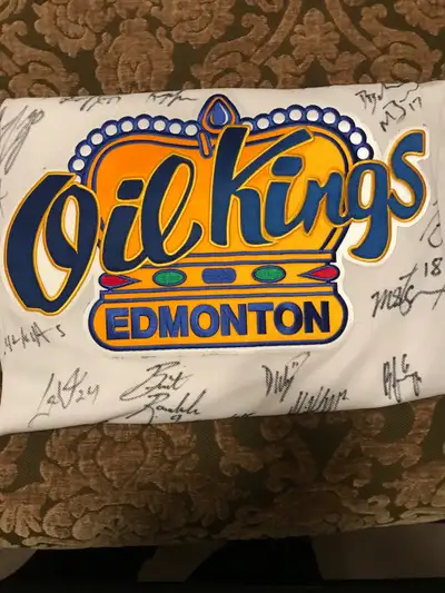 Excellent condition, team autographed Oil King jersey from 2009/10 season. Size XL. Team members of...