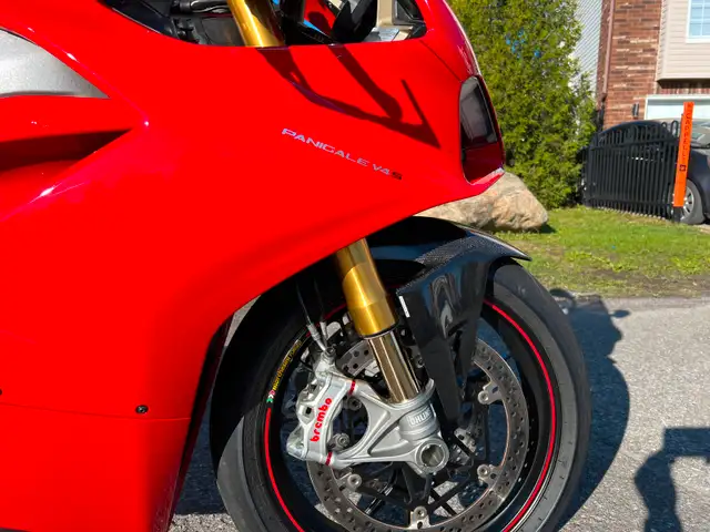 Ducati Panigale V4S in Sport Bikes in Laval / North Shore - Image 9