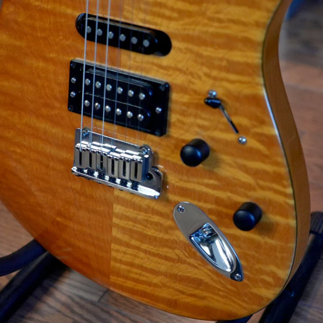2003 Fender American Deluxe Stratocaster QMT HSS in Guitars in City of Toronto - Image 4