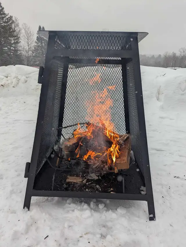 Foyer extérieur  in Fireplace & Firewood in Lanaudière - Image 5