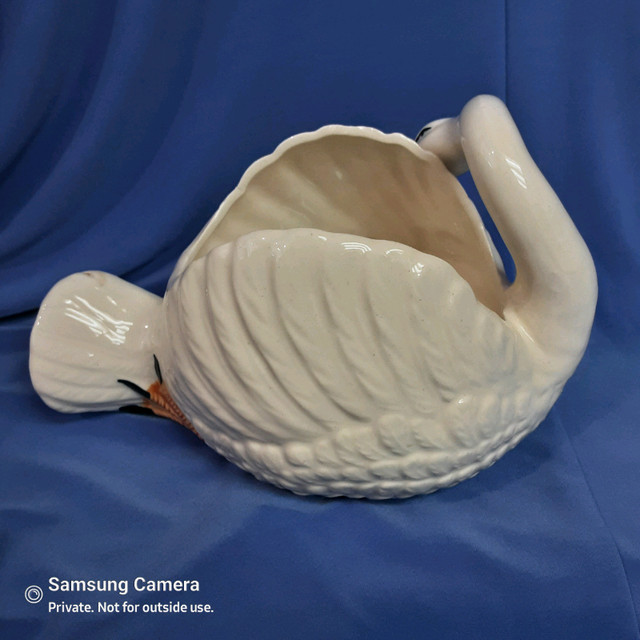 Postwar Japanese porcelain Ivory Swan, Hand painted detail in Arts & Collectibles in Calgary - Image 3