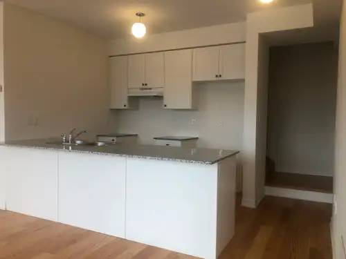 Upper level Room available from Oct-01. Close to all amenities and public transport . Preferred work...