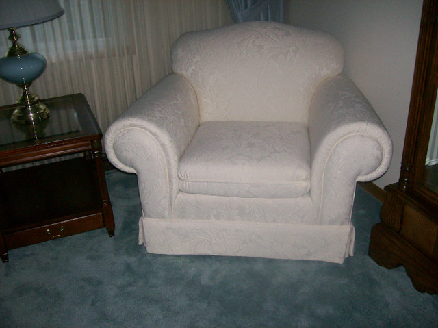 BEAUTIFUL OFF WHITE SOFA WITH MATCHING ACCENT CHAIR in Couches & Futons in Oshawa / Durham Region