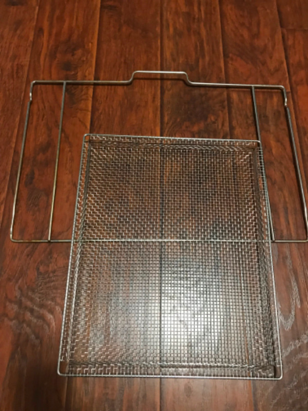 Frigidaire Air Fryer Tray in Kitchen & Dining Wares in Peterborough - Image 4