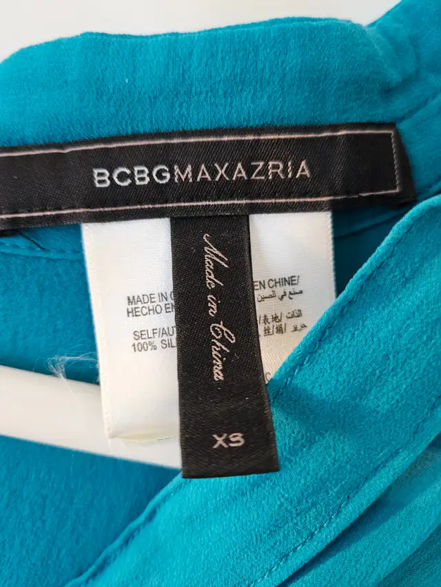 BCBG Max Azaria Blue/Teal 100% Silk Blouse, Size XS in Women's - Tops & Outerwear in City of Toronto - Image 4