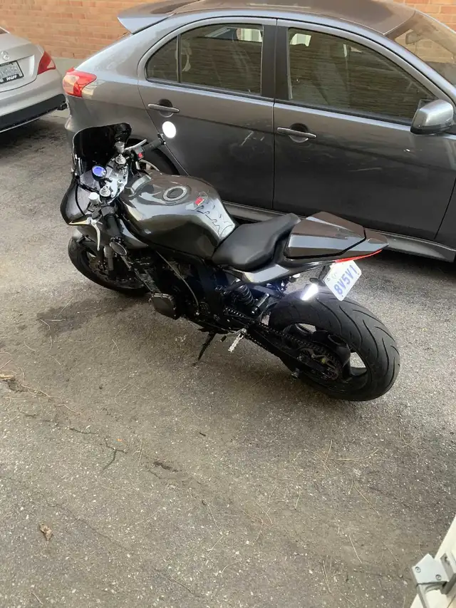 Fully customized 1991 gsxr 750 up for grabs in Sport Bikes in Kitchener / Waterloo - Image 10
