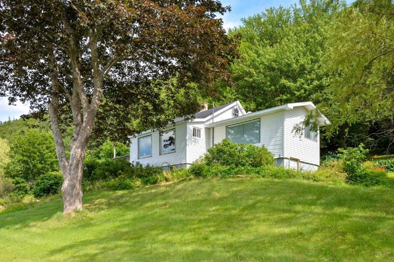 Rural Seasonal Rental on the Bras d'Or Lake Long Term Rentals Cape