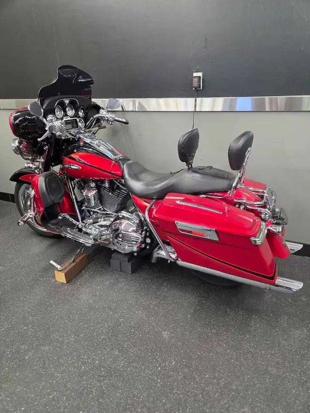 2007 Harley Davidson CVO in Street, Cruisers & Choppers in Ottawa - Image 3