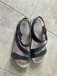Women leatherJosef Seibel sandals 