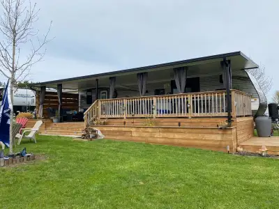 2020 Jay Flight 38 BHDS Beautiful well kept trailer at Dreamland Resort in Hastings Ontario. This tr...