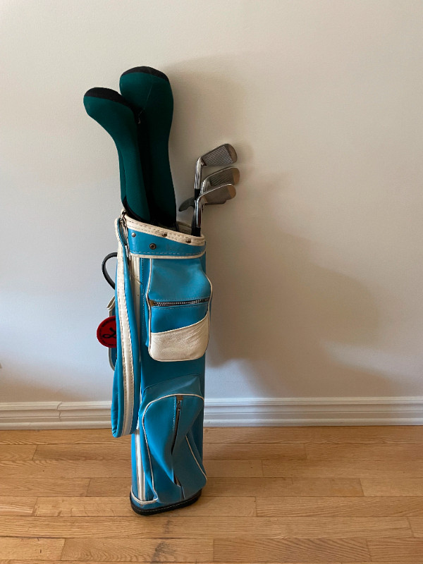 Sac de golf vintage bleu, batons Northwestern et Marlene Hagge dans Golf  à Ville de Montréal