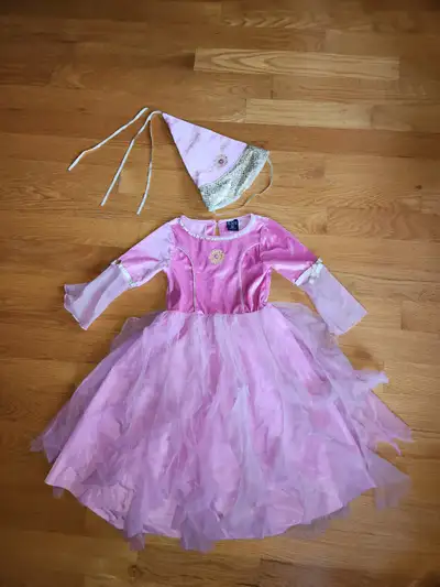 Robe de princesse avec chapeau, grandeur enfant 5/6 ans, View more