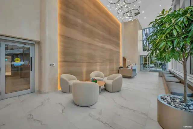 WONDERFUL VIEWS - 2 BED, 2 BATH PLUS DEN NEAR METROTOWN, BURNABY