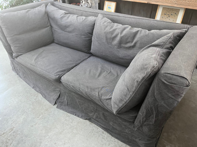 Montauk Tradionnal High Sofa 93"L x 40"D x 34"H Perfect conditio dans Sofas et futons  à Longueuil/Rive Sud - Image 2