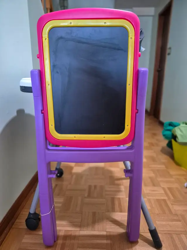 Kid trampoline, kitchen & easel $50 for all 3 in Toys & Games in Oshawa / Durham Region - Image 4