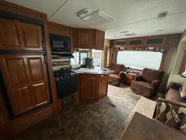 Travel Trailer in Travel Trailers & Campers in Terrace - Image 9
