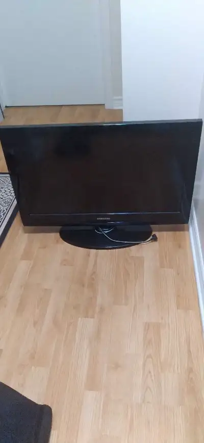 Je vends une télévision Samsung 32 pouces en très bon état. Cette télévision ACL offre une image cla...