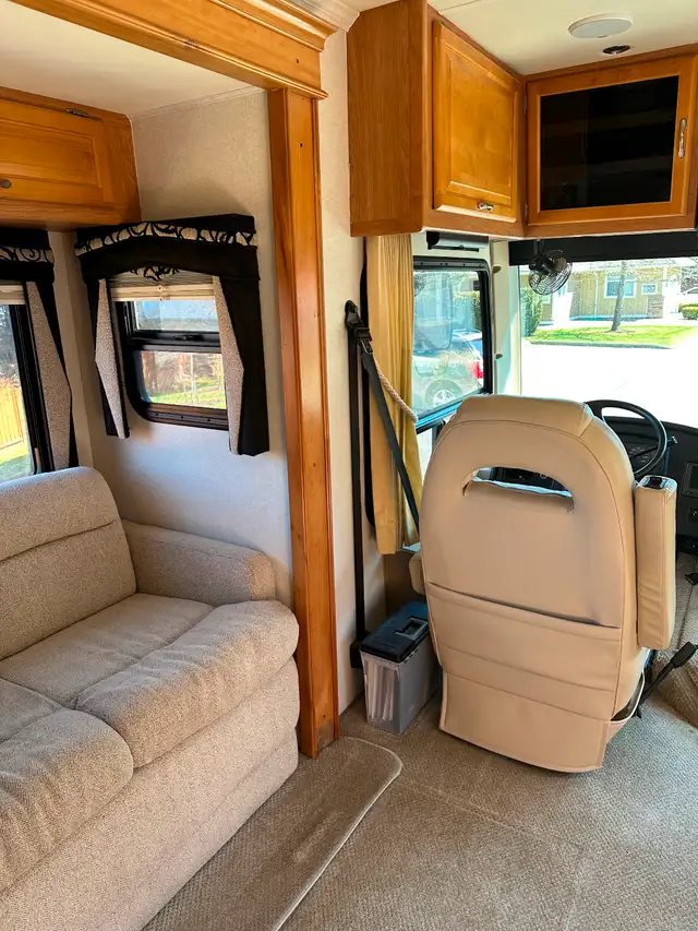 Motorhome in RVs & Motorhomes in Parksville / Qualicum Beach - Image 9