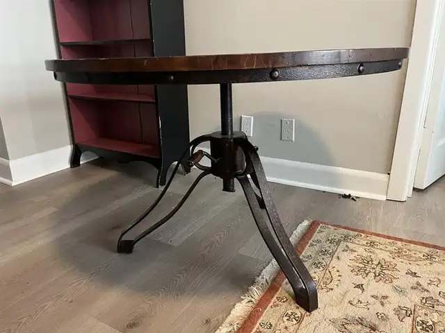 Round dining/coffee table in Dining Tables & Sets in Winnipeg - Image 3