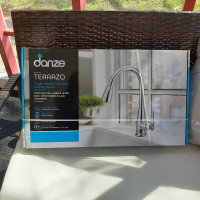 Danze Terrazo kitchen faucet/tap set