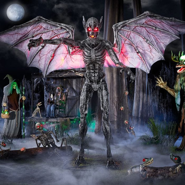 Predator Of The Night Animatronic in Toys & Games in Comox / Courtenay / Cumberland