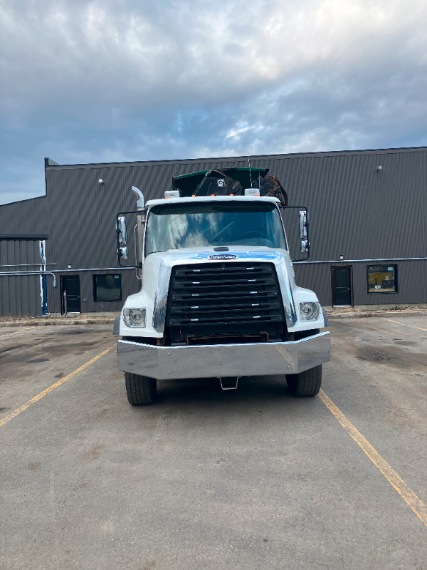 Freighliner - 108SD 2019 dans Camions lourds  à Lévis