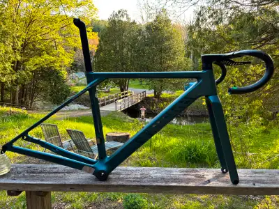 Lightly ridden Canyon Frameset. Excellent used condition. Includes frame, fork, integrated bar/stem,...
