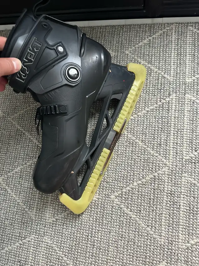 Bauer Konext2 Goalie Skates (size 10) in Hockey in Markham / York Region - Image 3