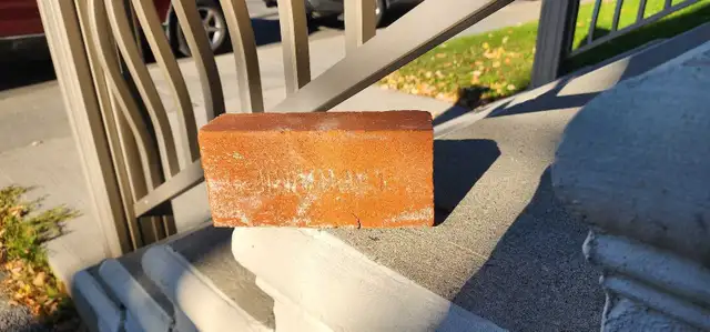 Laprairie red bricks63893270128770120