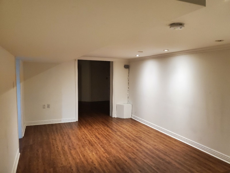 1 Bedroom For Rent in Scarborough Lawrence & Markham Long Term