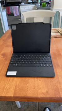 iPad Pro (12.9" 6th Generation) Keyboard Case New