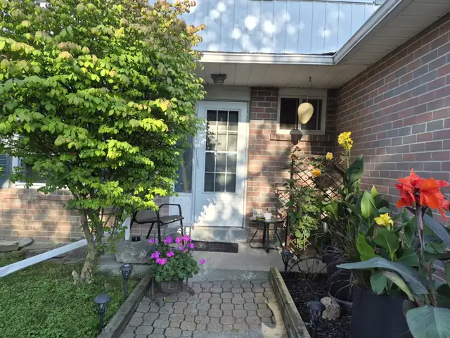 ENTIRE DETACHED HOUSE + FINISHED BASEMENT AVAILABLE FOR LEASE in Long Term Rentals in Markham / York Region - Image 2