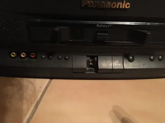 Panasonic tv  vcr combo vintage in TVs in Mississauga / Peel Region - Image 5